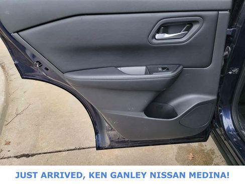 Used 2025 Nissan Rogue SV image 16