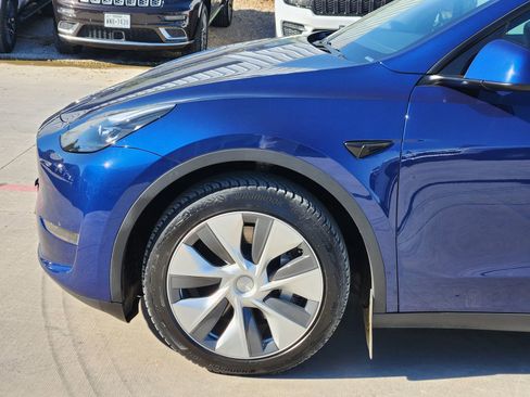 Used 2023 Tesla Model Y Long Range image 12