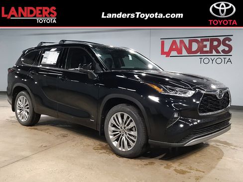 New 2026 Toyota Highlander Platinum AWD/4WD image 1