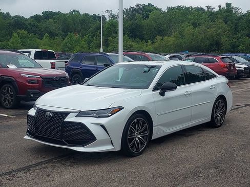Used 2019 Toyota Avalon Touring w/ Advanced Safety Package FWD image 3