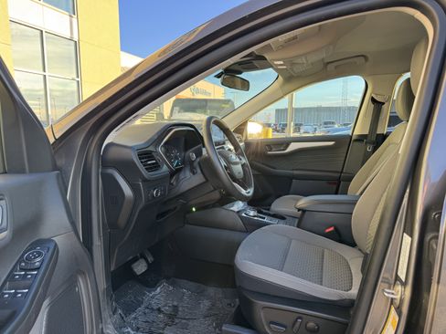 Used 2022 Ford Escape SE w/ SE Sport Appearance Package image 5