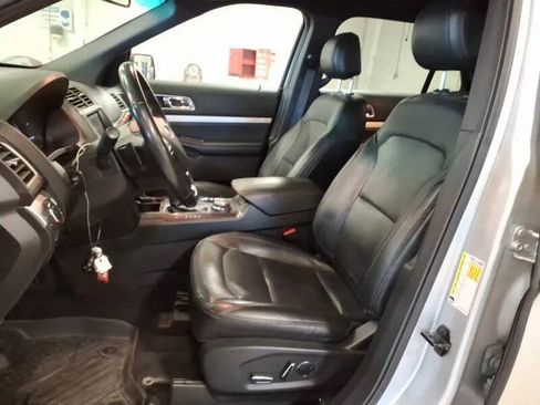 Used 2016 Ford Explorer XLT w/ Equipment Group 202A AWD/4WD image 8
