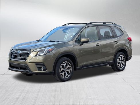Used 2023 Subaru Forester Premium image 3