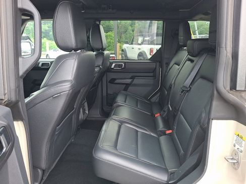 Used 2025 Ford Bronco Outer Banks w/ Sasquatch Package AWD/4WD image 10