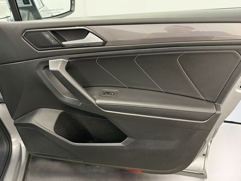 Used 2023 Volkswagen Tiguan SE image 32