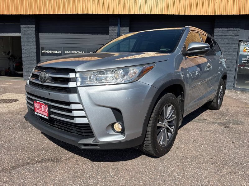 Used 2017 Toyota Highlander XLE AWD/4WD image 9