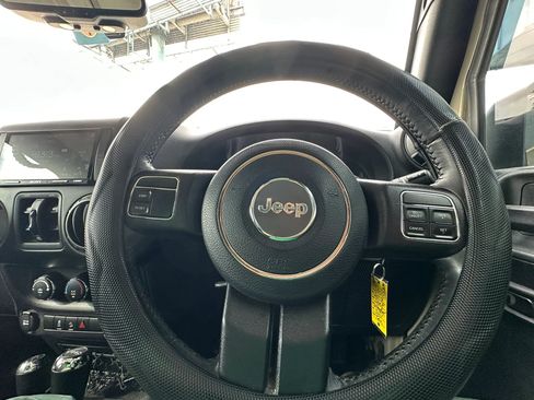 Used 2018 Jeep Wrangler Unlimited Sport image 27