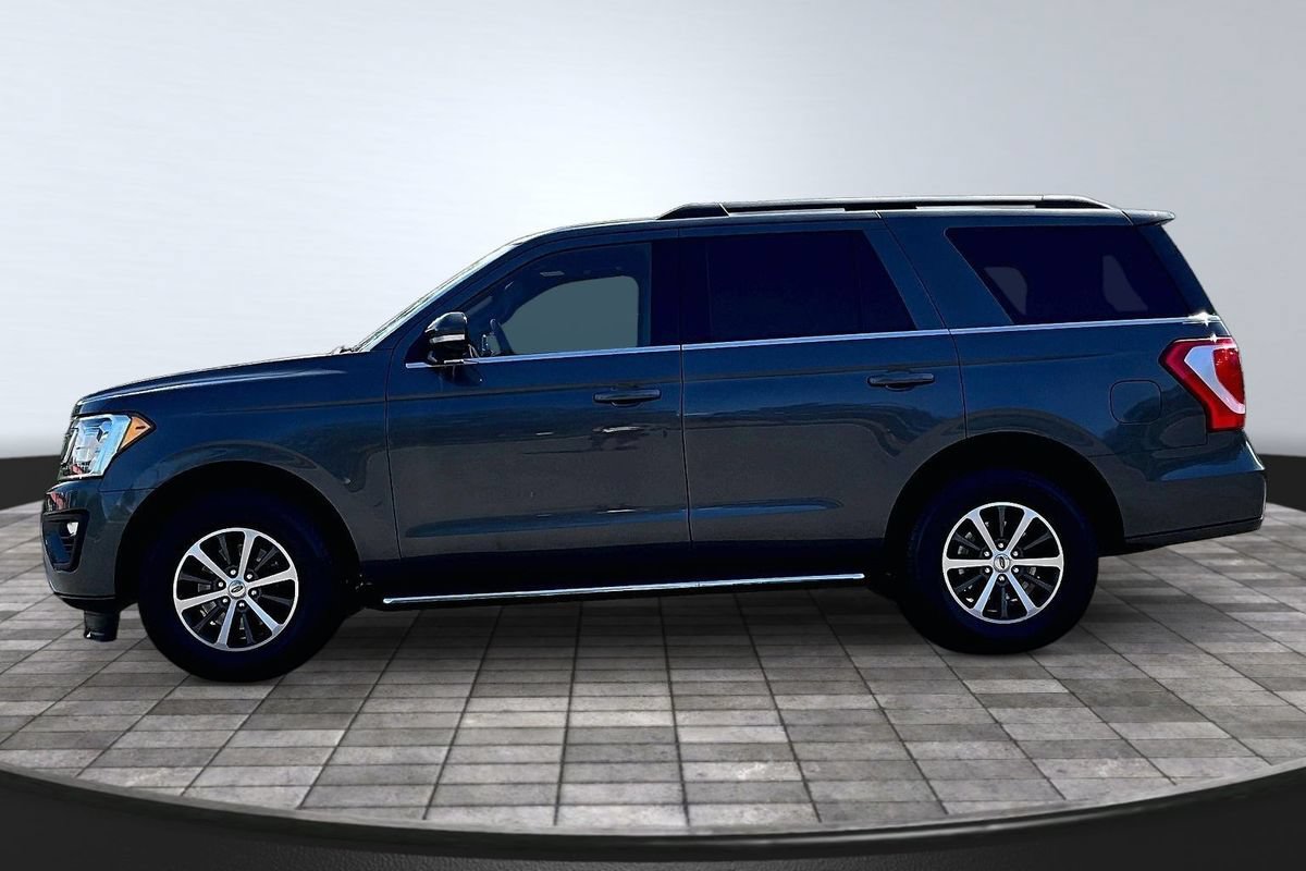 Used 2018 Ford Expedition XLT w/ Equipment Group 202A AWD/4WD image 4