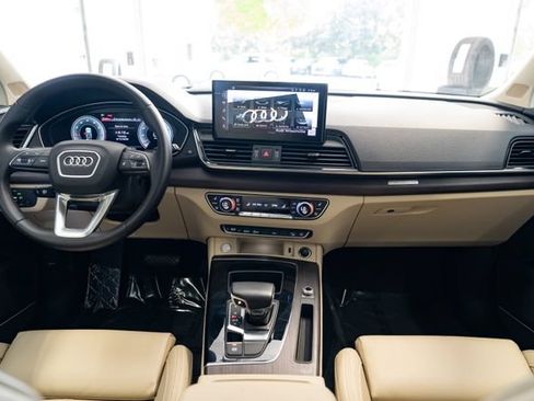 Certified 2023 Audi Q5 2.0T Premium Plus w/ Premium Plus Package AWD/4WD image 9