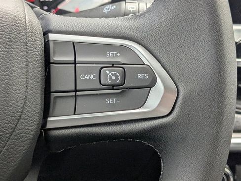 Certified 2025 Jeep Compass Latitude image 23