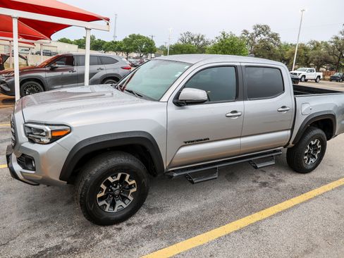 Used 2021 Toyota Tacoma TRD Off-Road w/ Technology Package image 3