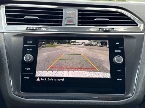 Used 2023 Volkswagen Tiguan SE FWD image 22