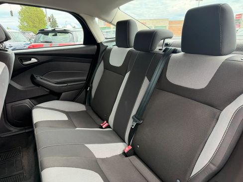 Used 2014 Ford Focus SE w/ SE Sport Package FWD image 19