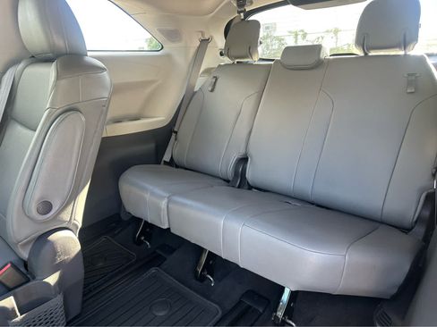 Used 2021 Toyota Sienna XLE w/ XLE Plus Package AWD/4WD image 24