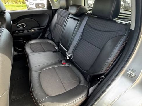 Used 2018 Kia Soul ! FWD image 12