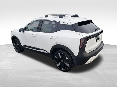 New 2026 Nissan Kicks SR w/ Cold Weather Package image 3