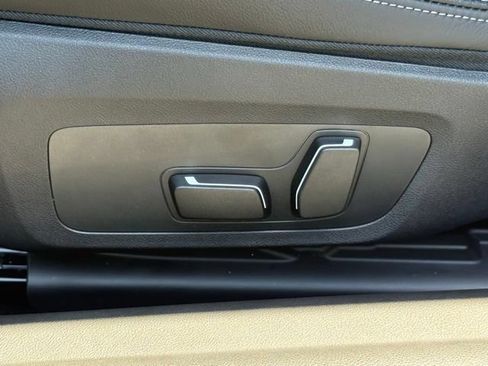Used 2025 BMW 230i Coupe w/ Convenience Package RWD image 20