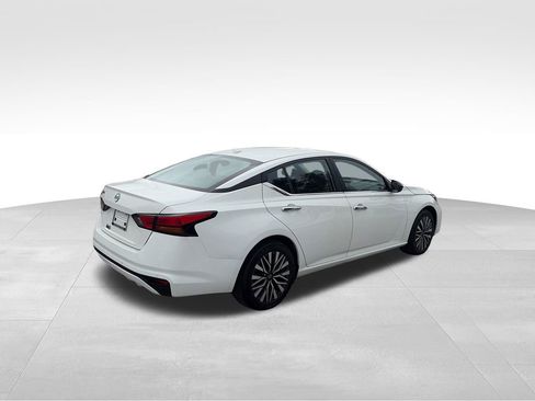 Used 2025 Nissan Altima 2.5 SV FWD image 6