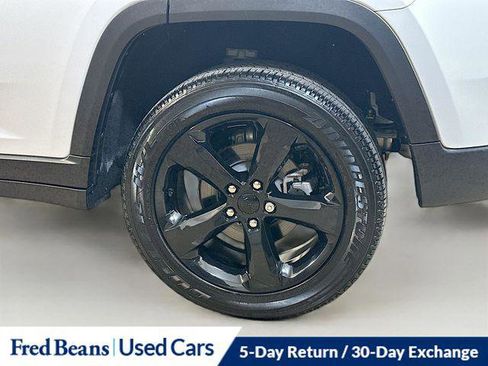 Certified 2024 Jeep Grand Cherokee Laredo image 6