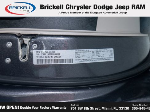 Used 2023 Chrysler Pacifica Touring-L FWD image 38
