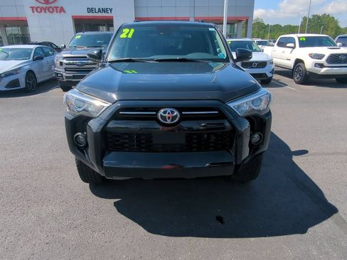 Used 2021 Toyota 4Runner SR5 Premium w/ Moonroof Package AWD/4WD image 3