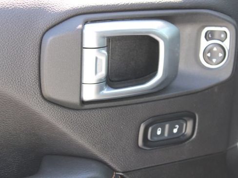 Used 2023 Jeep Wrangler Unlimited Sahara AWD/4WD image 15