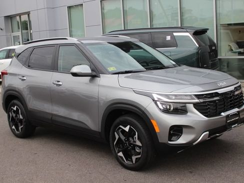 Used 2025 Kia Seltos S AWD/4WD image 1