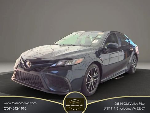 Used 2021 Toyota Camry SE image 1