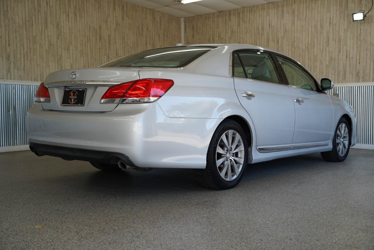 Used 2012 Toyota Avalon Limited FWD image 10