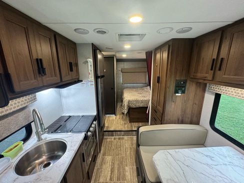 Used 2019 Chevrolet Express 4500 w/ RV Package RWD image 38