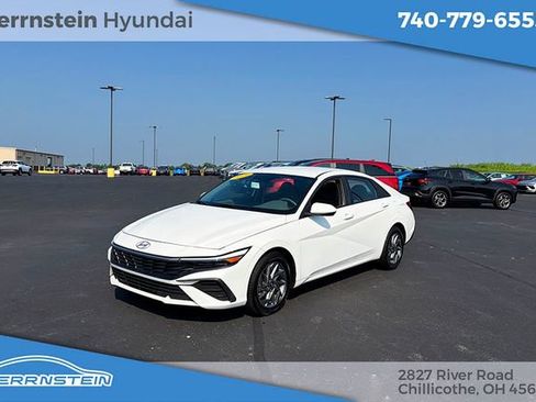 Used 2024 Hyundai Elantra SEL FWD image 3