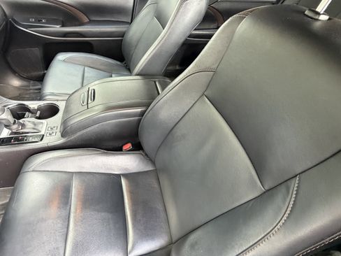 Used 2018 Toyota Highlander XLE FWD image 16