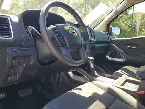 Used 2022 Nissan Frontier SV w/ Technology Package image 20