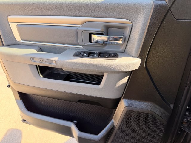 Used 2018 RAM 1500 Classic SLT AWD/4WD image 11