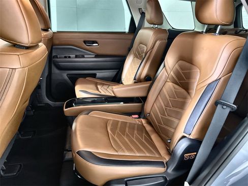 Certified 2023 Nissan Pathfinder Platinum image 24