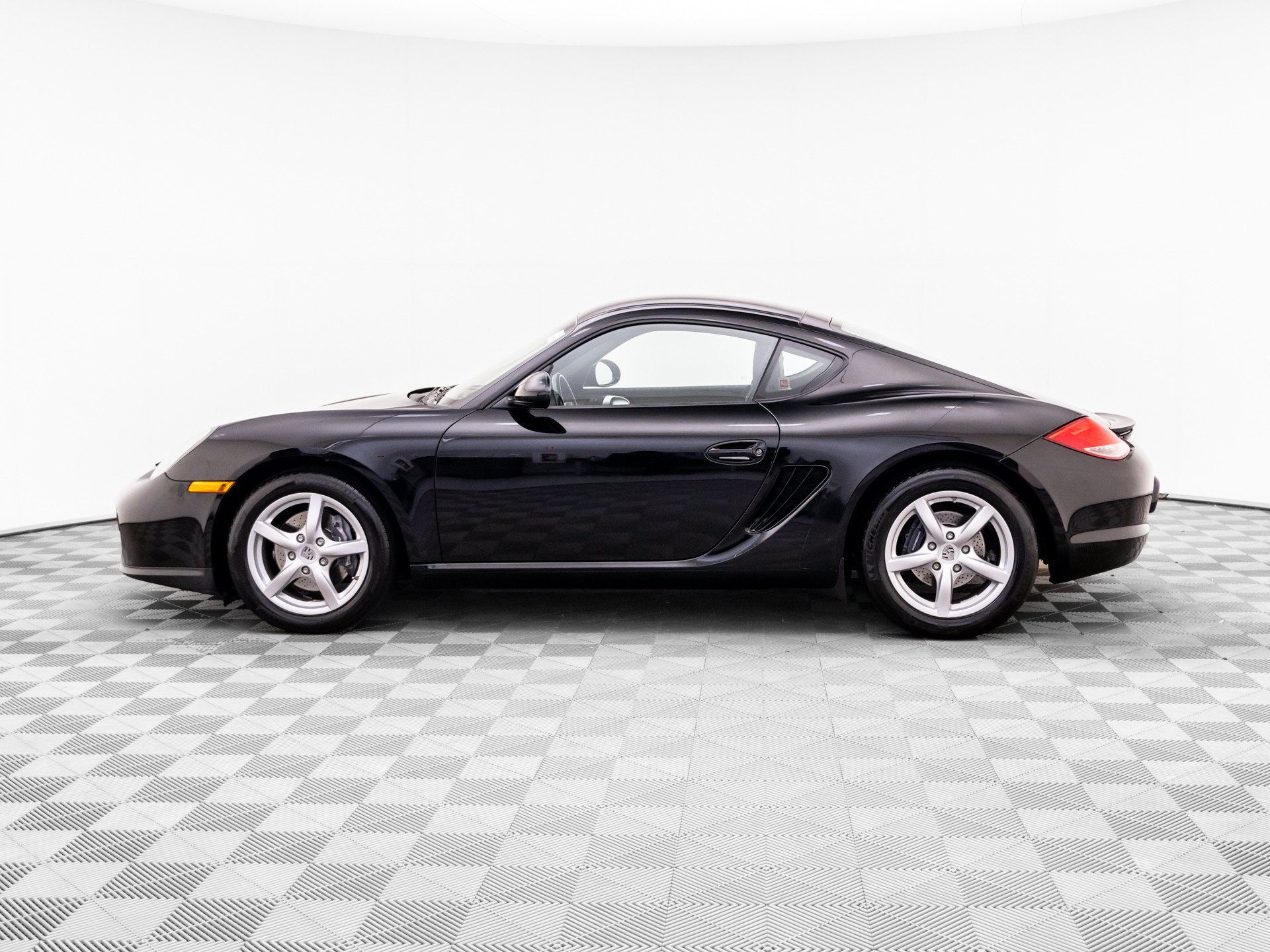 Used 2010 Porsche Cayman RWD image 2