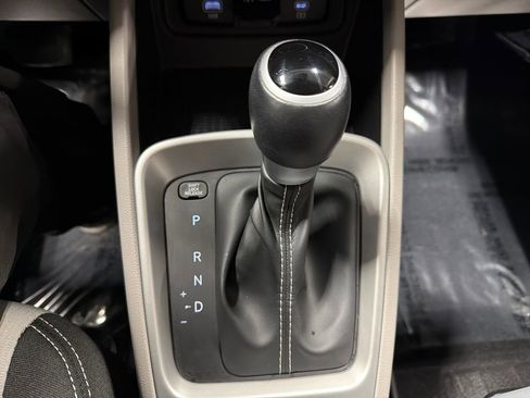 Used 2024 Hyundai Venue SEL image 15