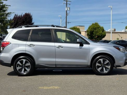 Used 2018 Subaru Forester 2.5i Premium AWD/4WD image 3