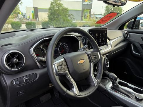 Used 2025 Chevrolet Blazer LT w/ Sound & Technology Package FWD image 15