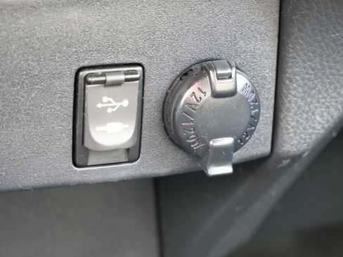 Used 2016 Toyota RAV4 LE image 28