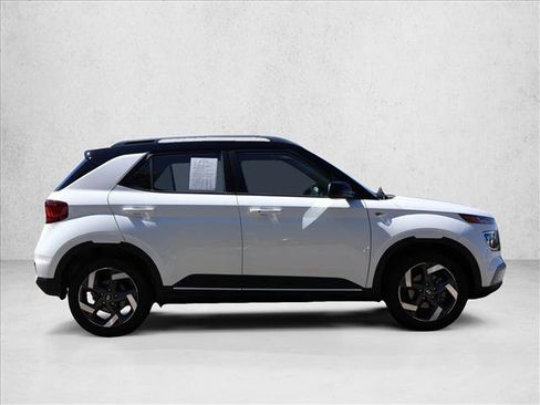 Certified 2026 Hyundai Venue SEL FWD image 4