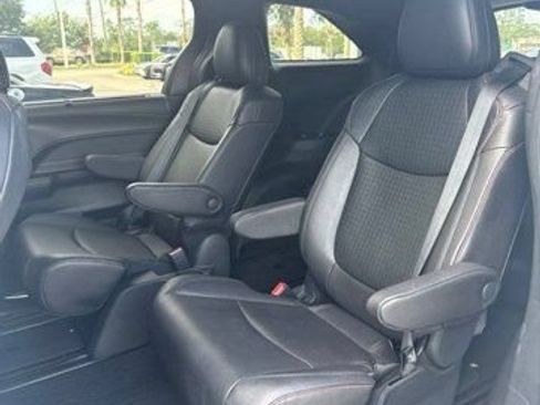 Used 2025 Toyota Sienna XSE FWD image 8