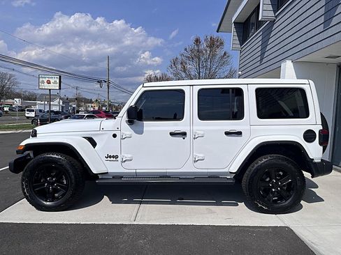 Used 2021 Jeep Wrangler Unlimited Sahara AWD/4WD image 19