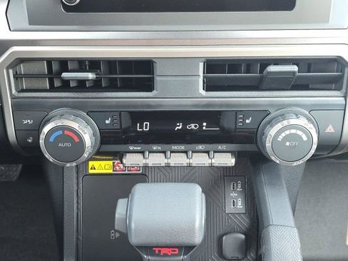 Used 2025 Toyota 4Runner Platinum image 33