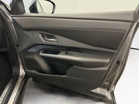 Used 2023 Nissan Ariya AWD image 33