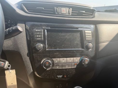 Used 2020 Nissan Rogue S FWD image 4
