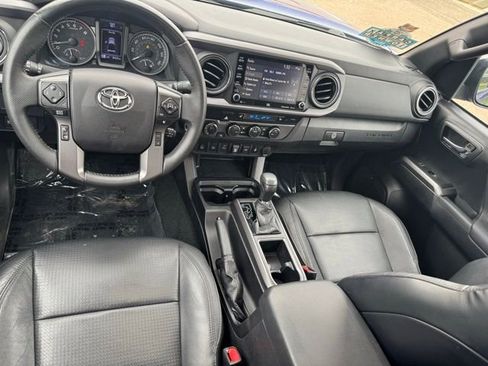 Used 2022 Toyota Tacoma TRD Off-Road w/ TRD Premium Off Road Package image 12