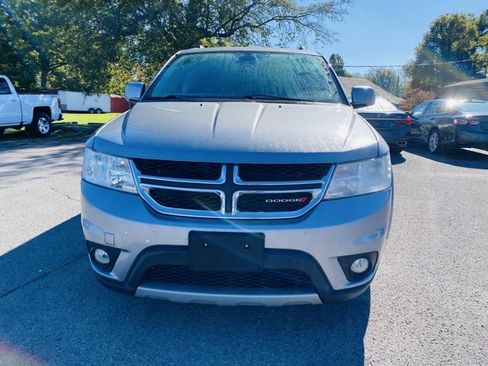 Used 2019 Dodge Journey SE image 4