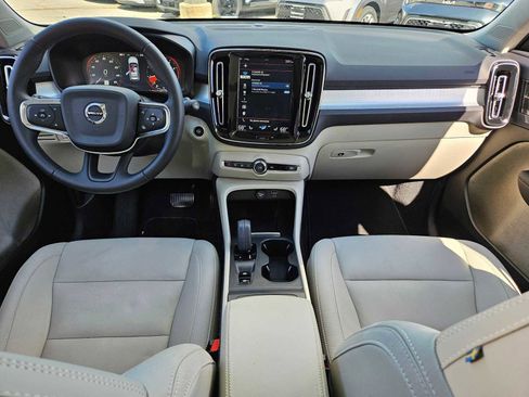 Used 2021 Volvo XC40 T5 Momentum w/ Protection Package Premier image 14