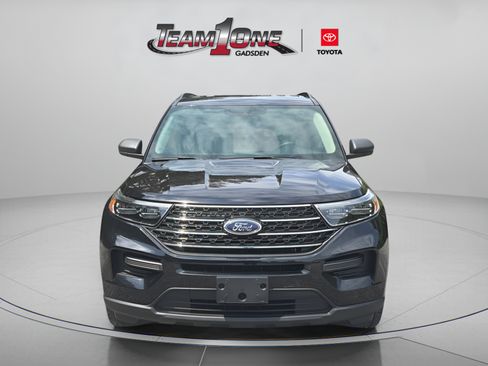 Used 2024 Ford Explorer XLT AWD/4WD image 2